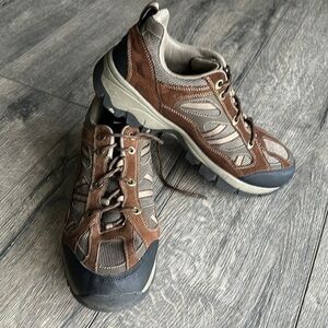 Khombu shoes men’s 11 W Brown sneaker Athleisure hiking
